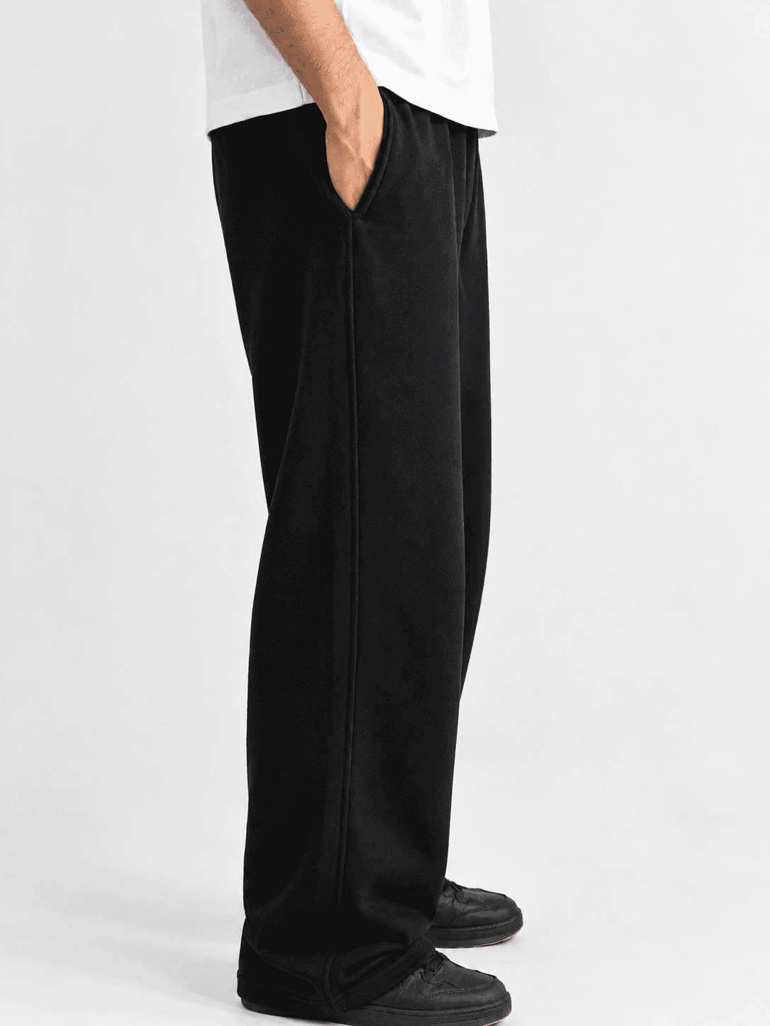 WIDE-LEG SWEATPANTS